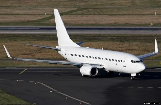 Exterior view of a 2008 Boeing B737-700.