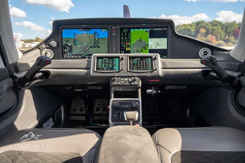 Cockpit and instrument panel of a 2024 Cirrus SR20 G7.