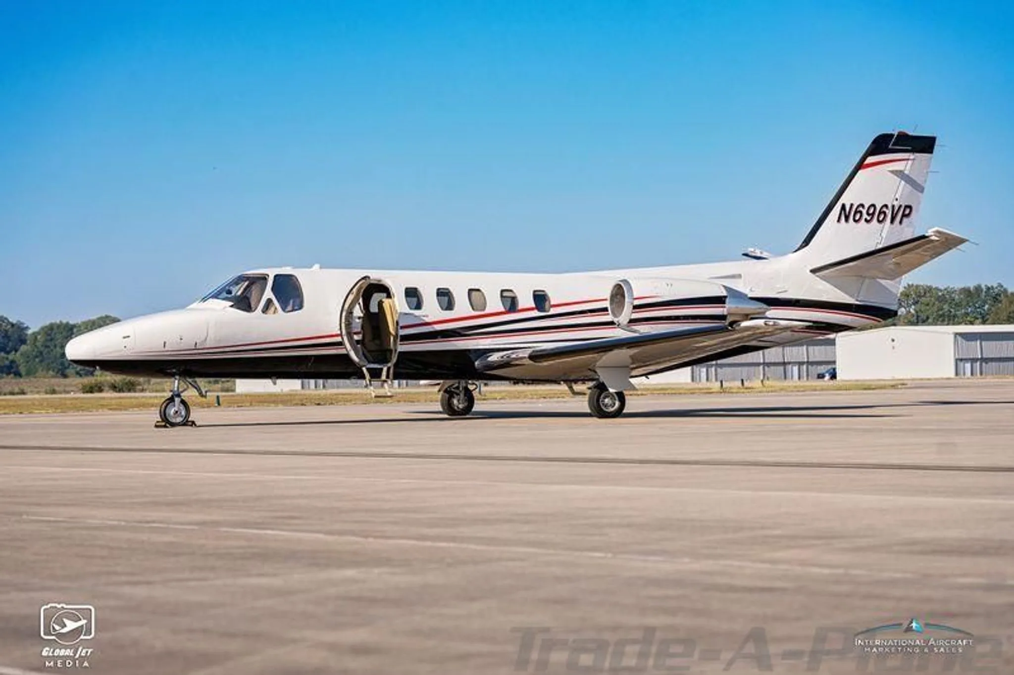 Exterior view of a 1992 CESSNA CITATION II, N696VP.