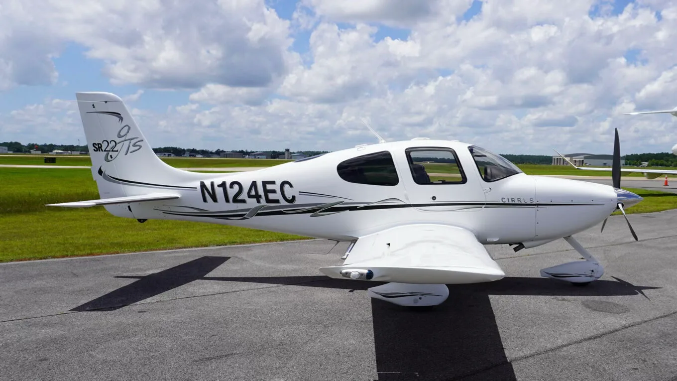 Exterior view of a 2006 Cirrus SR22-G2 GTS, N124EC.