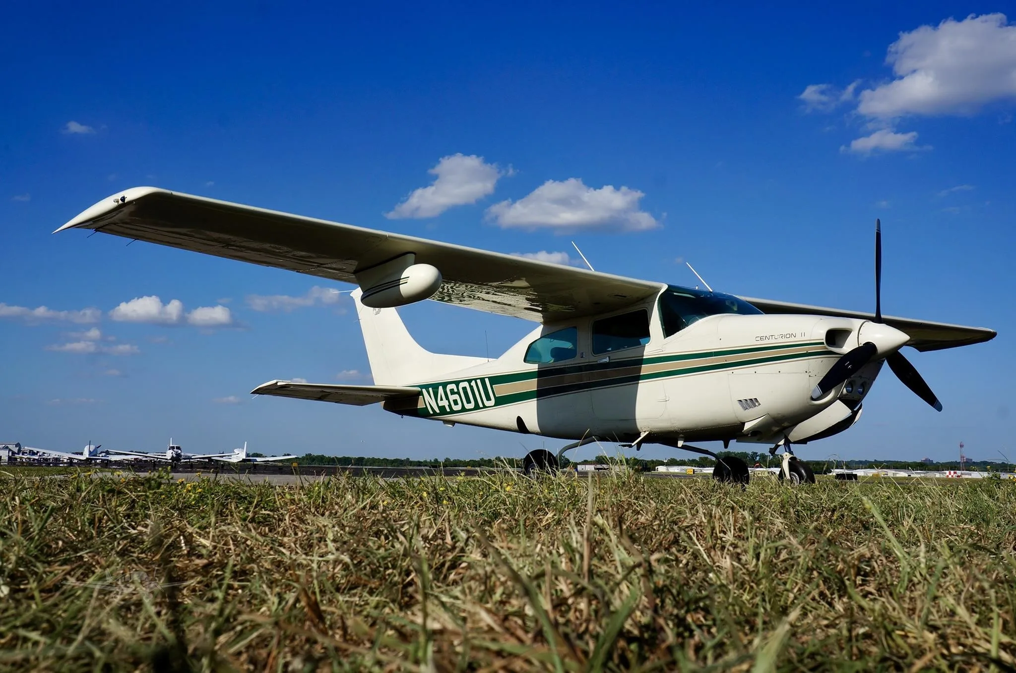 Cabin interior of a 1983 CESSNA 210N.