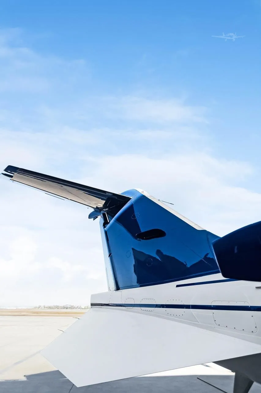 Exterior view of a 2001 LEARJET 60, N888LJ.