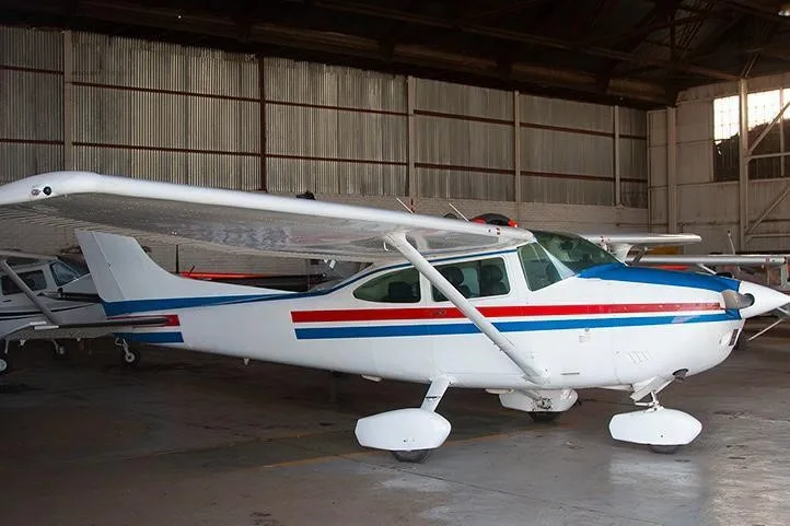 Exterior view of a 1980 CESSNA 182Q SKYLANE.