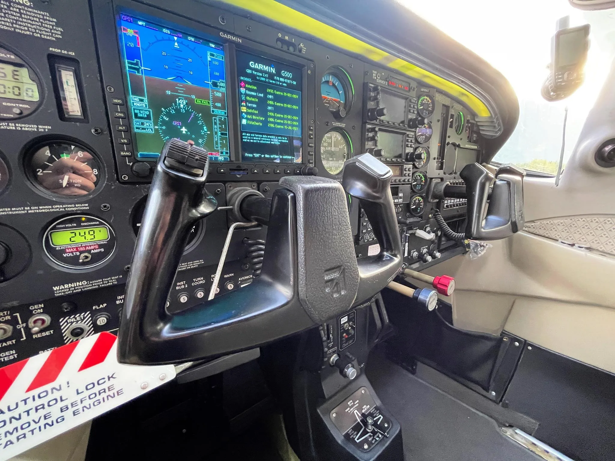 Cockpit and instrument panel of a 1998 CESSNA TURBO 206H STATIONAIR.