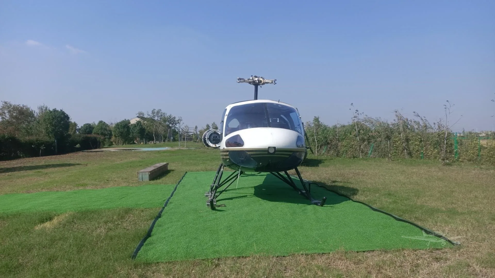 Exterior view of a 2013 ENSTROM 480B TURBINE.