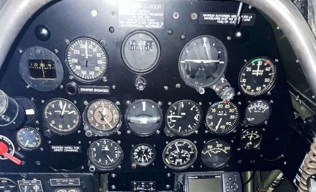 Avionics suite of a 1942 North American AT-6 Texan D.