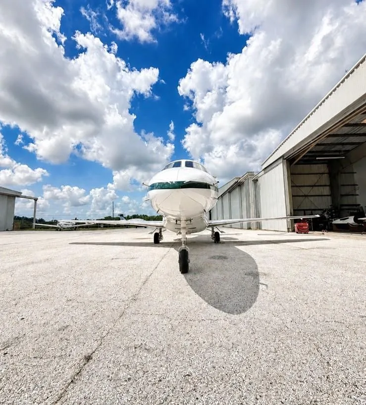 Exterior view of a 2001 BEECHCRAFT PREMIER I, N80VR.