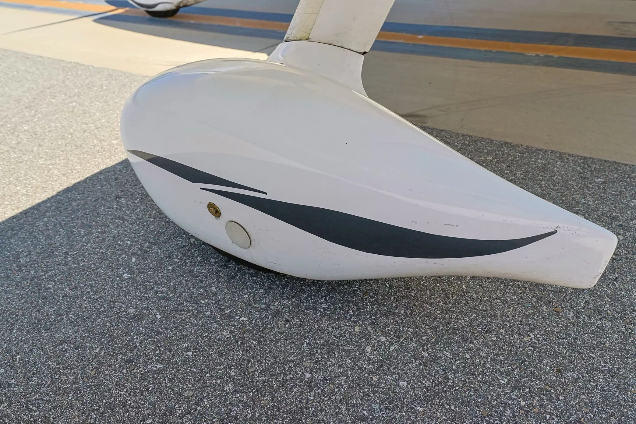Exterior view of a 2006 Cirrus SR22-G2 GTS, N9527.