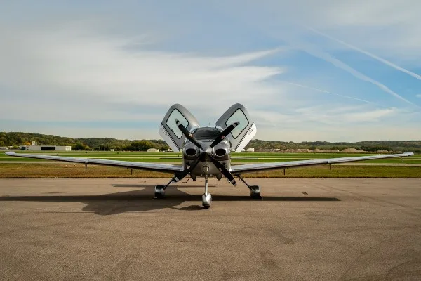 Exterior view of a 2023 Cirrus SR22T-G6, N824EB.
