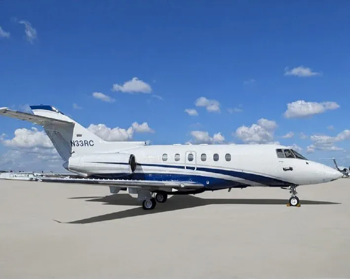 Exterior view of a 2000 Hawker 800XP SN 258466, N33RC.