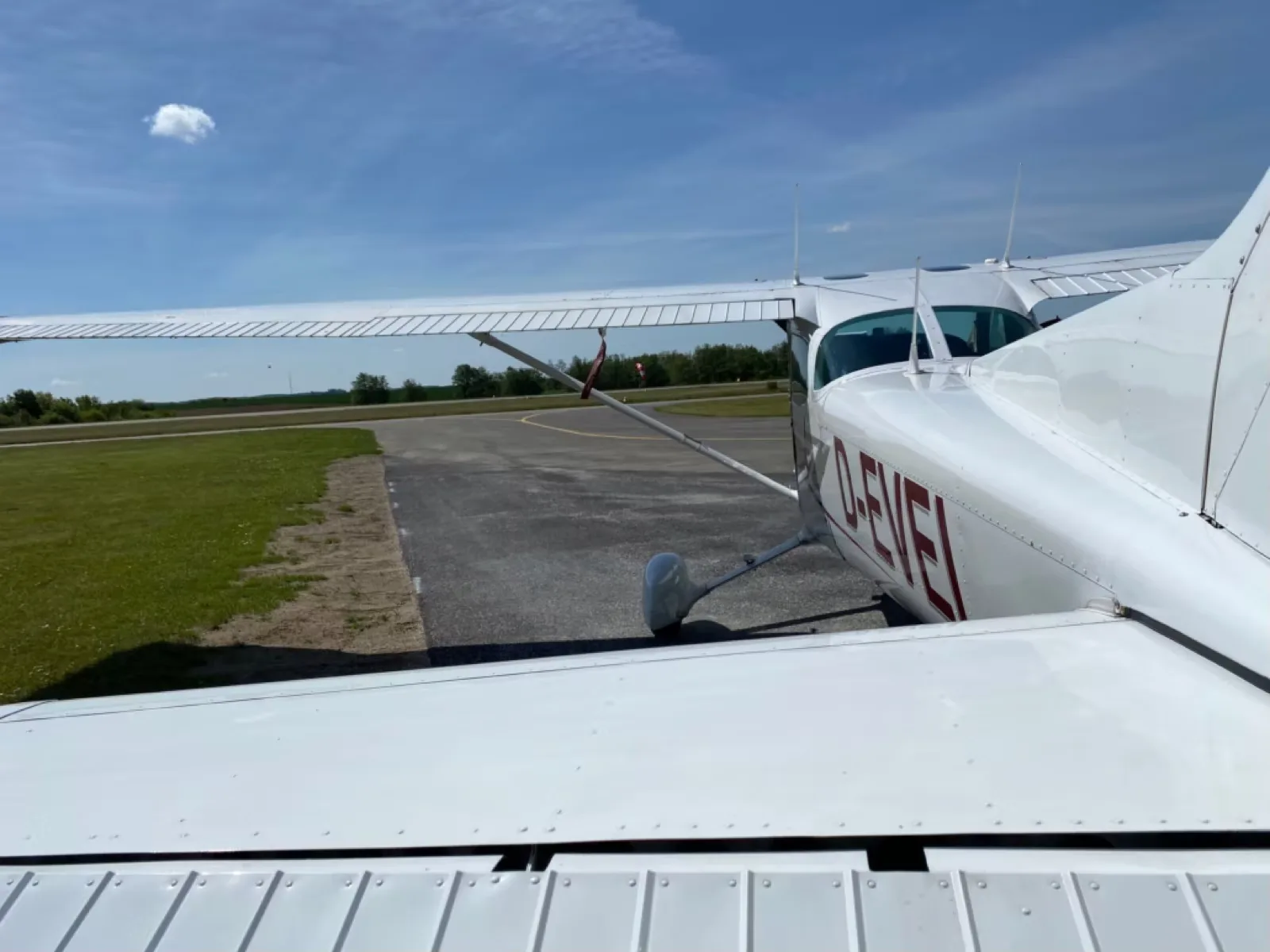 Exterior view of a 1979 Cessna 172N Skyhawk II.