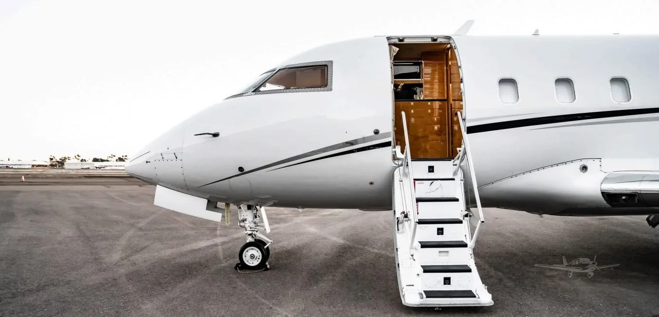 Exterior view of a 1983 BOMBARDIER CHALLENGER 601-3A, N480LA.