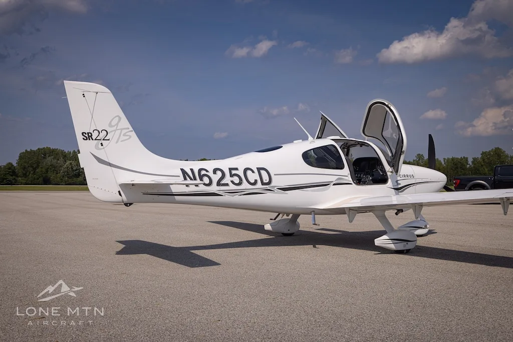 Cabin interior of a 2005 Cirrus SR22 G2 GTS.
