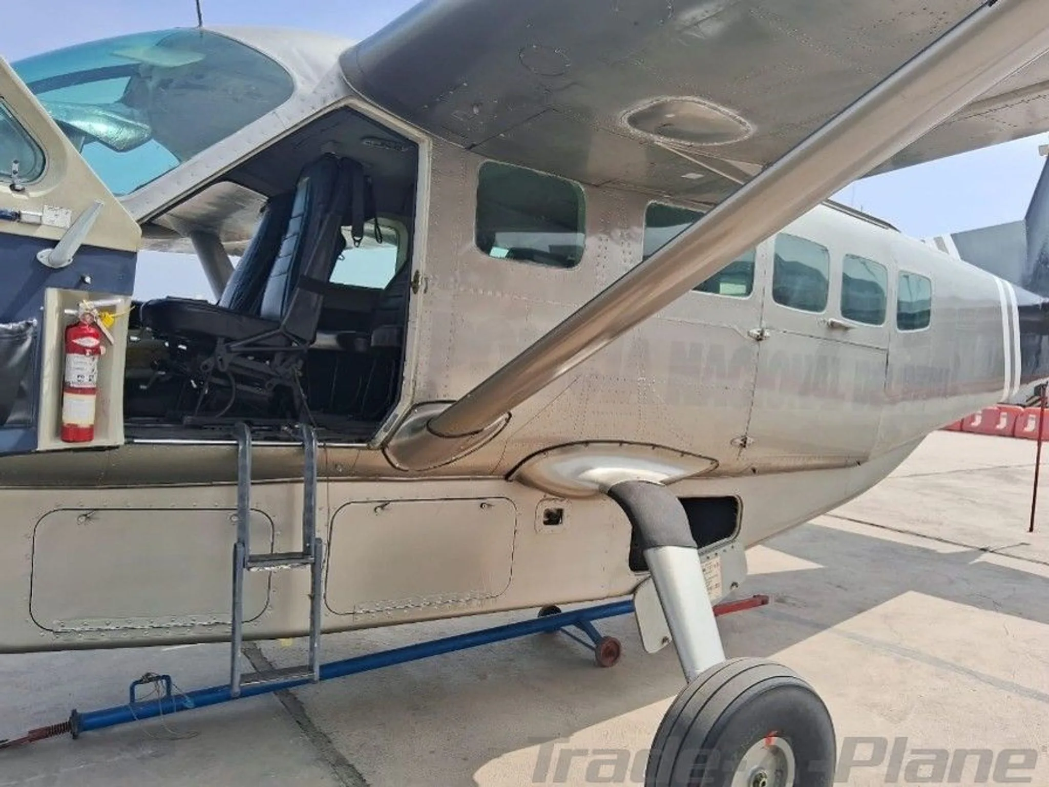 Exterior view of a CESSNA CARAVAN 208B GRAND.