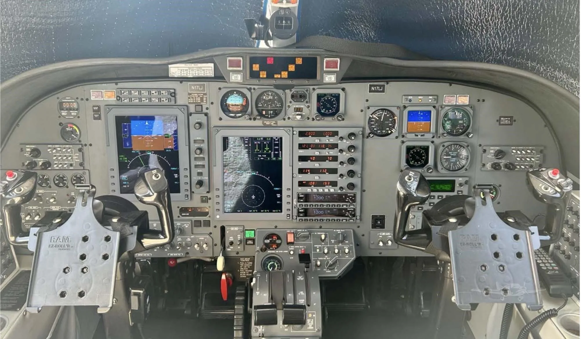 Cockpit and instrument panel of a 2000 CESSNA CITATION CJ1.