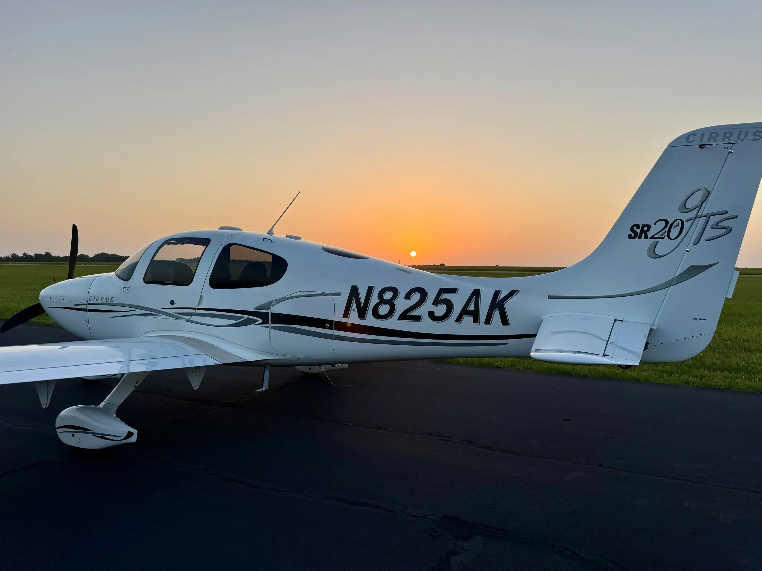 Exterior view of a 2007 Zane Co Aero SR20 G2 GTS, N825AK.