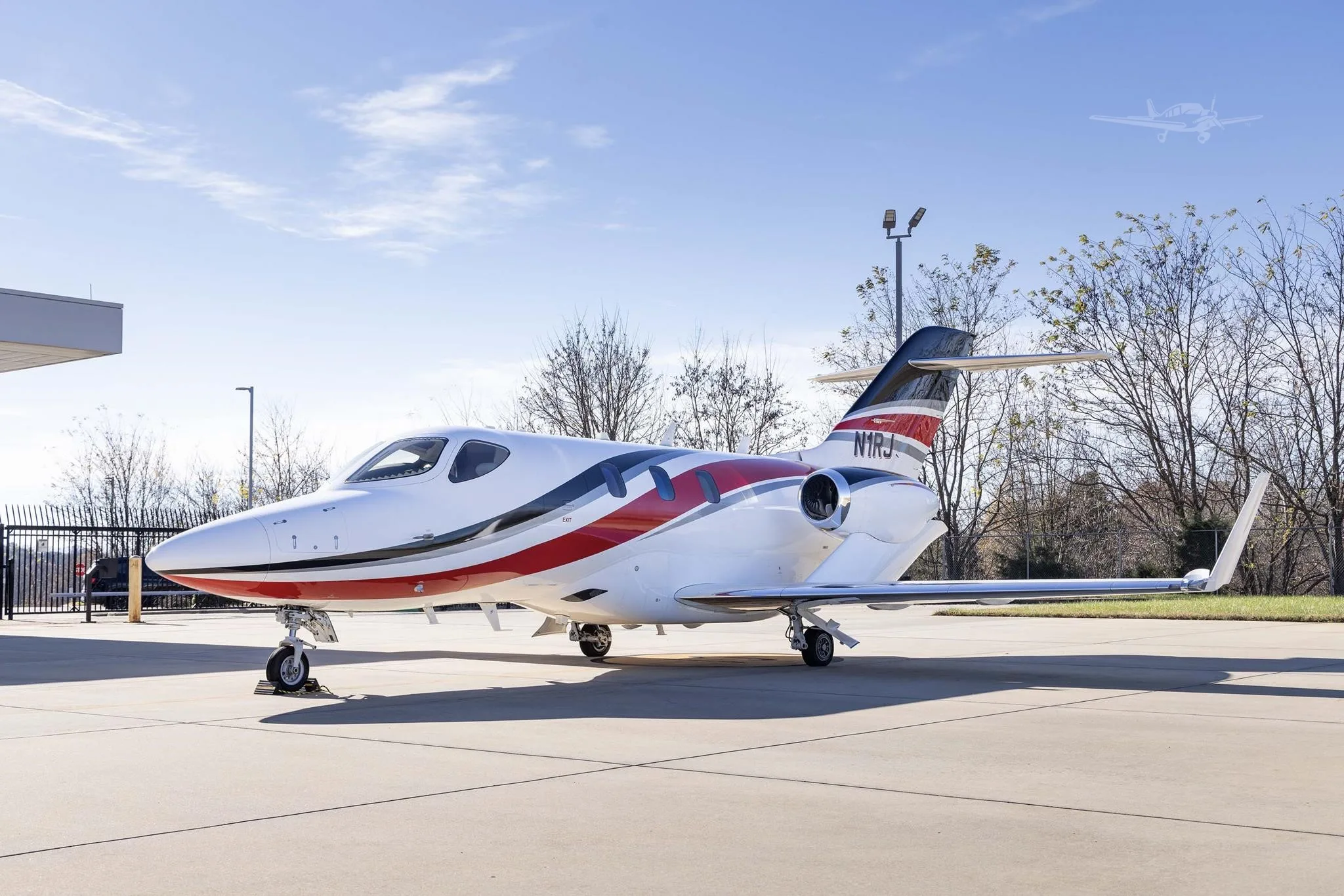 Exterior view of a 2018 HONDA JET APMG, N1RJ.