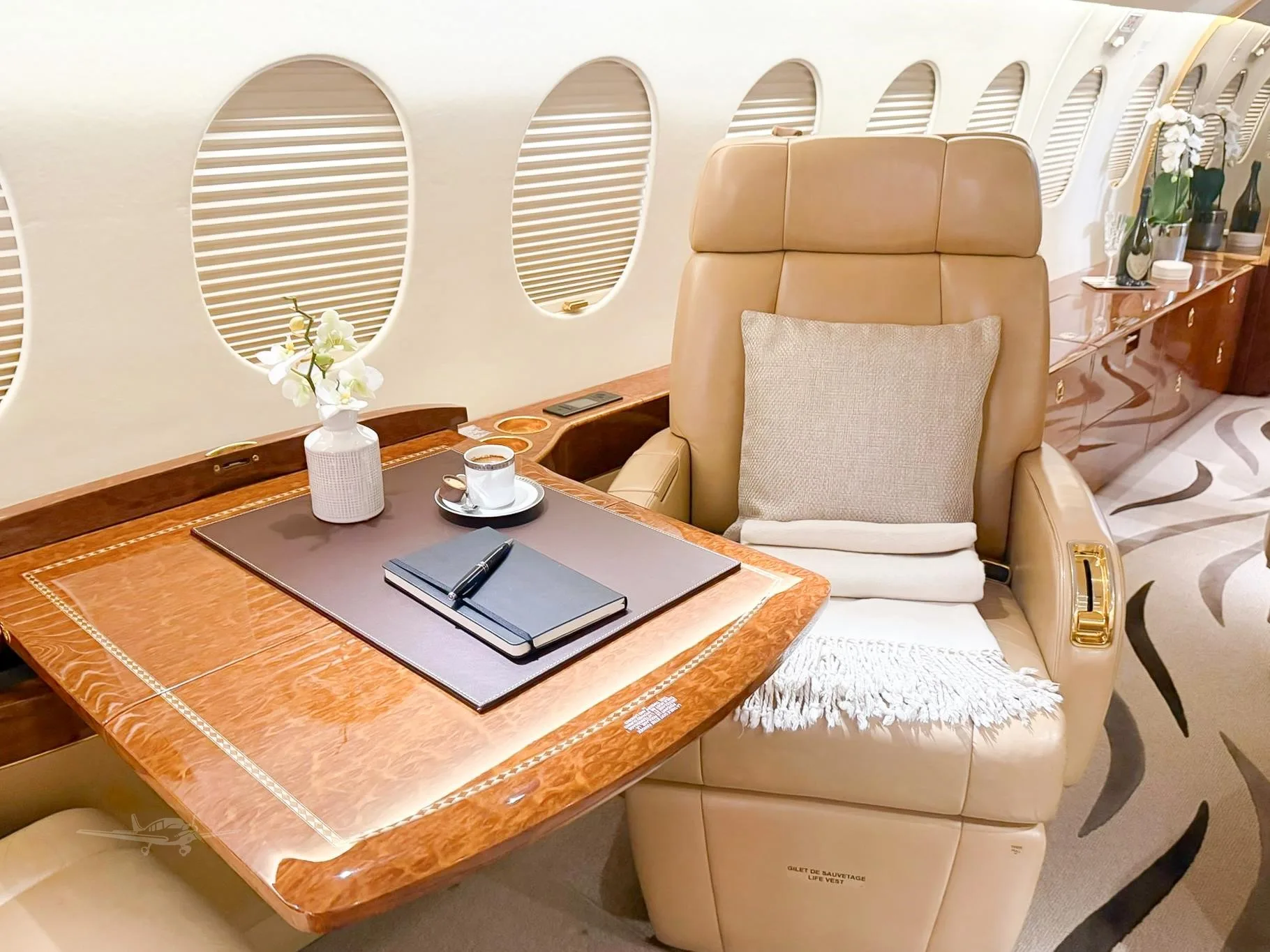Cabin interior of a 2010 DASSAULT FALCON 900EX EASY.