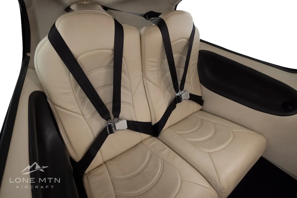 Cabin interior of a 2006 Cirrus SR22 G2 TURBO GTS.