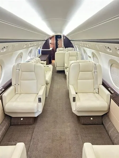 Cabin interior of a 2007 GULFSTREAM G550.
