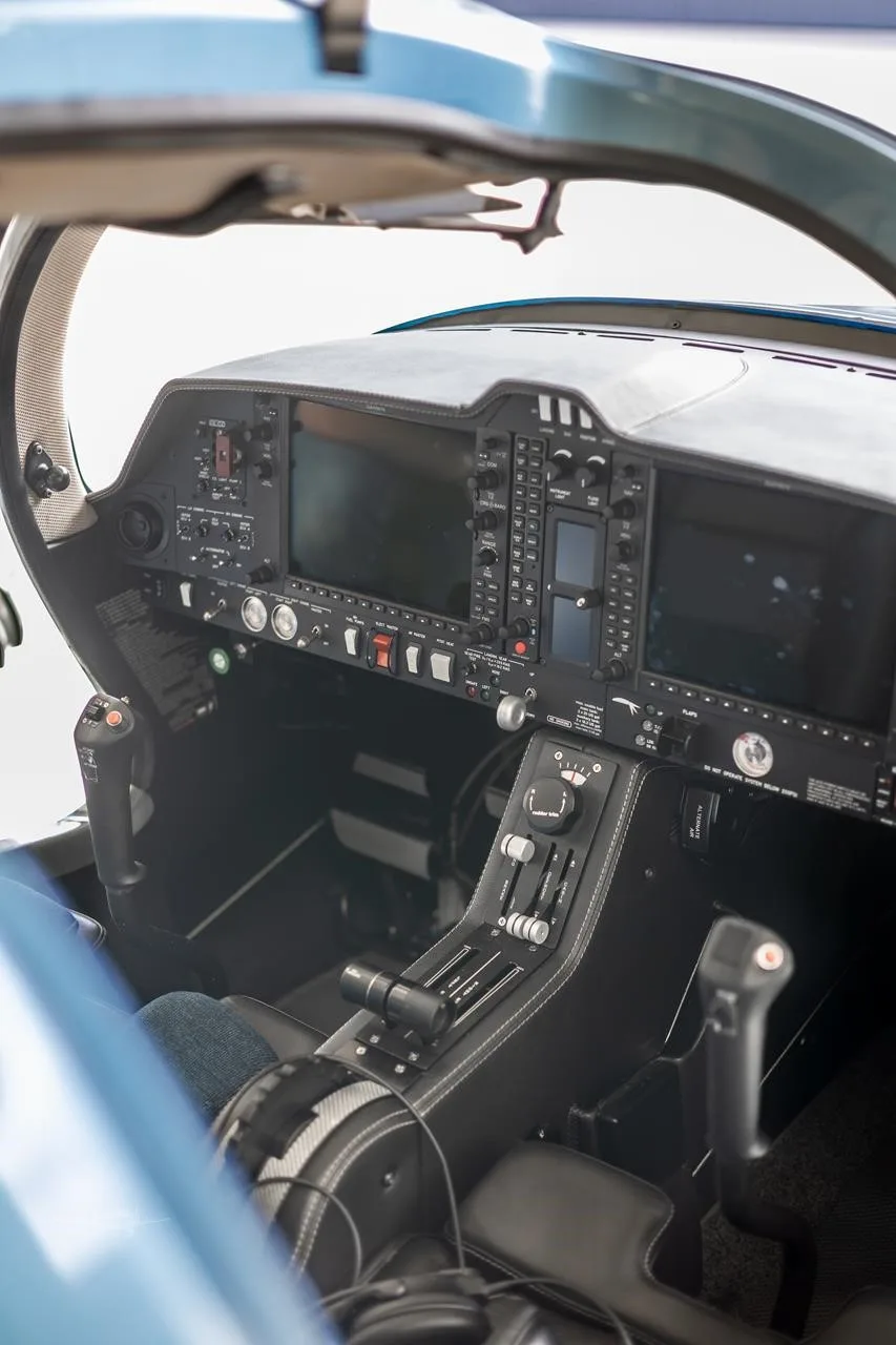 Cockpit and instrument panel of a 2019 DIAMOND DA62.