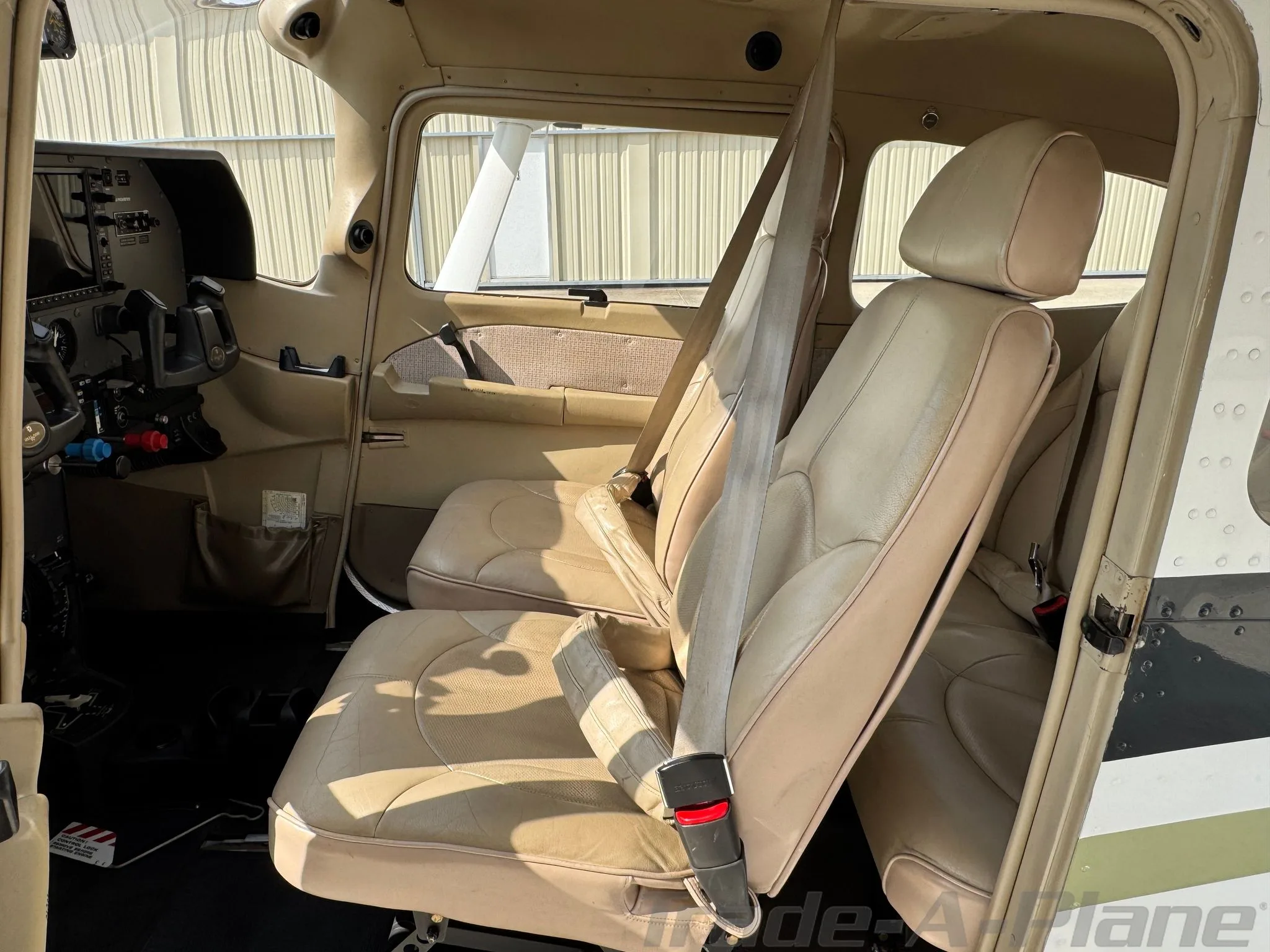 Exterior view of a 2006 CESSNA 182T SKYLANE, N6064P.