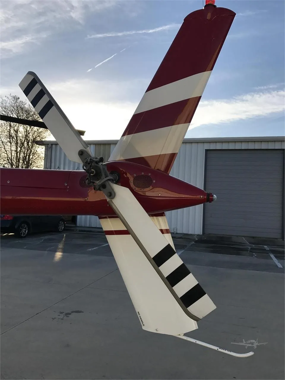 Exterior view of a 1997 BELL 206B III, N463RA.