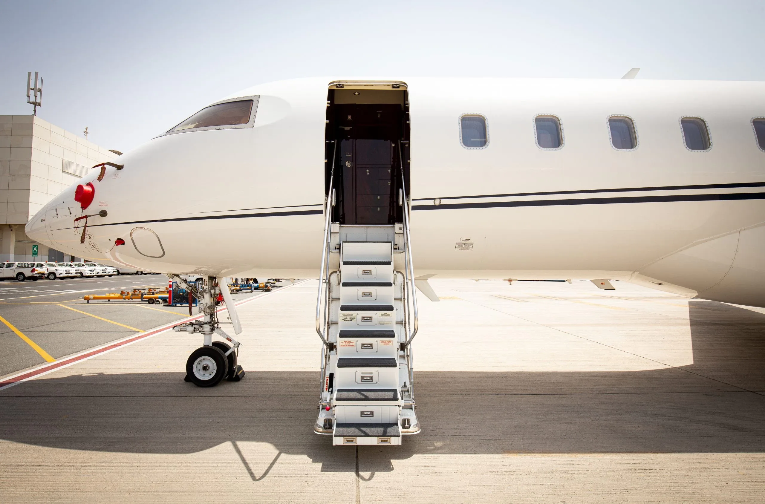 Exterior view of a Bombardier Learjet 60, N719JB.