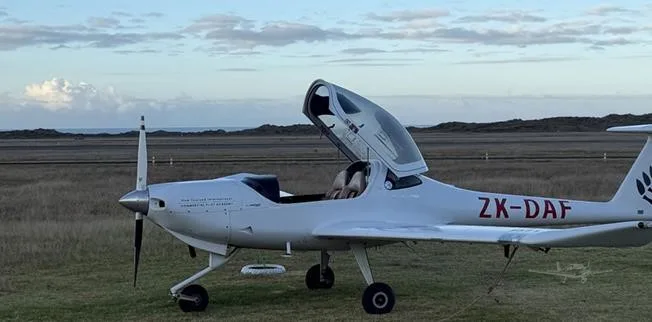Exterior view of a 2008 DIAMOND DA20-C1 ECLIPSE, ZK-DAF.