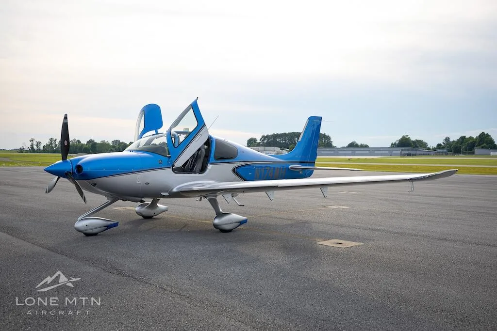 Exterior view of a 2023 Cirrus SR22T G6 GTS.