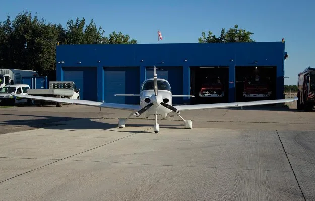 Exterior view of a 2020 Cirrus SR20, YR-ADU.