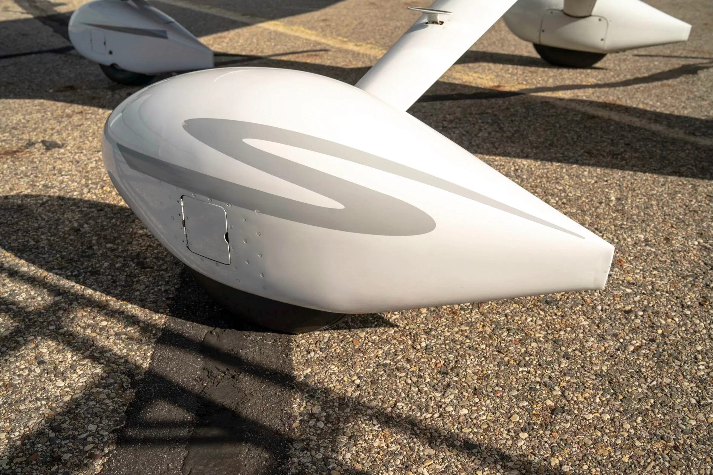 Exterior view of a 2002 Cessna Turbo 182T Skylane, N5222G.