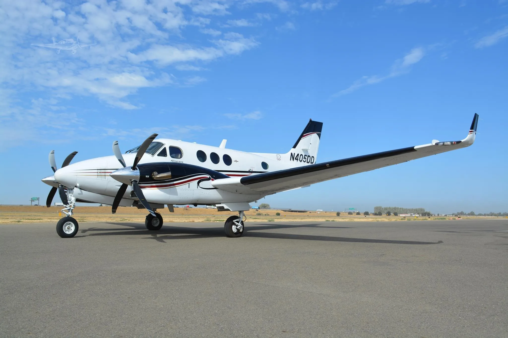 Exterior view of a 2005 BEECHCRAFT KING AIR C90B, N405DD.