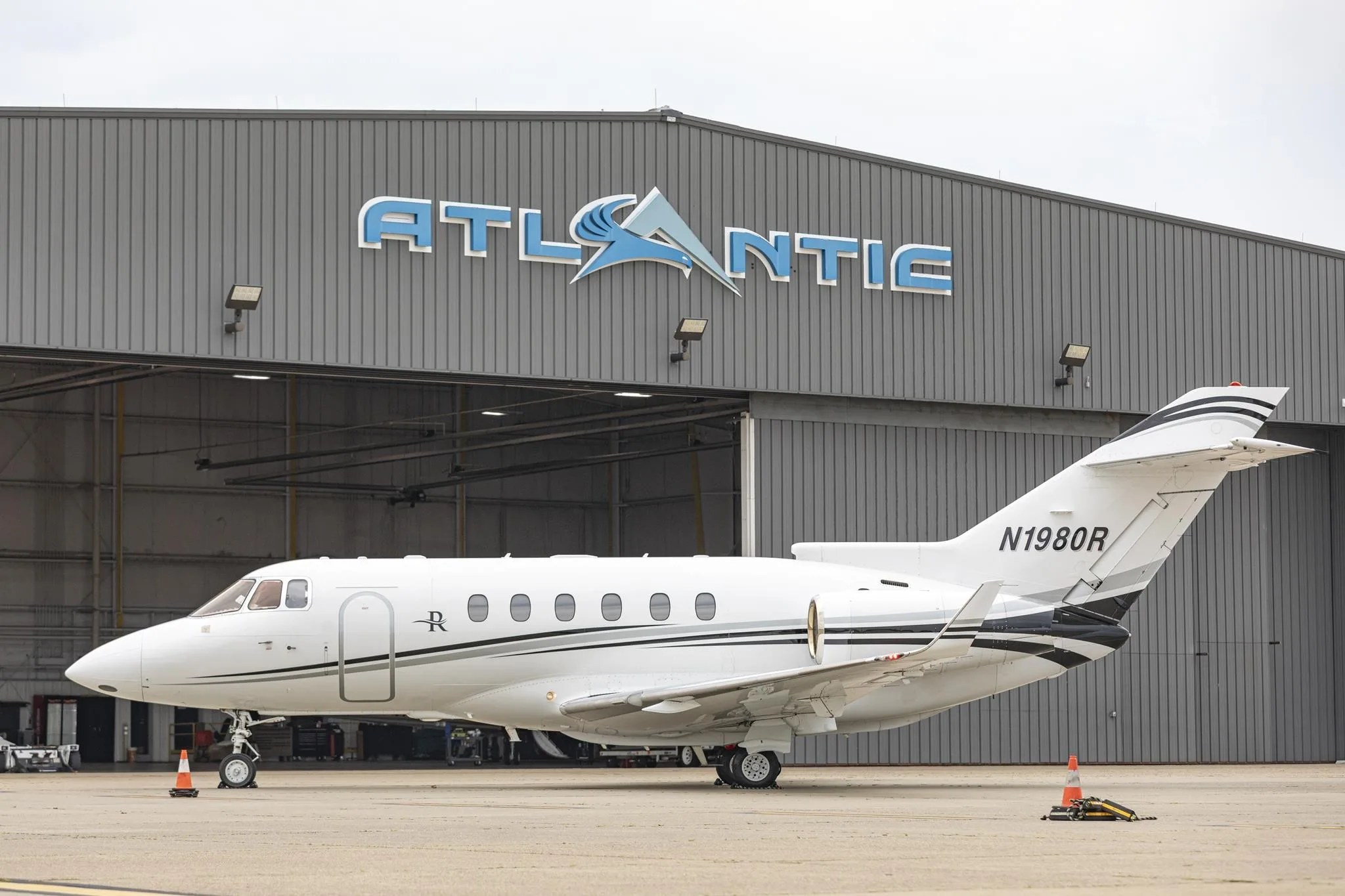 Exterior view of a 2008 HAWKER 900XP, N1980R.