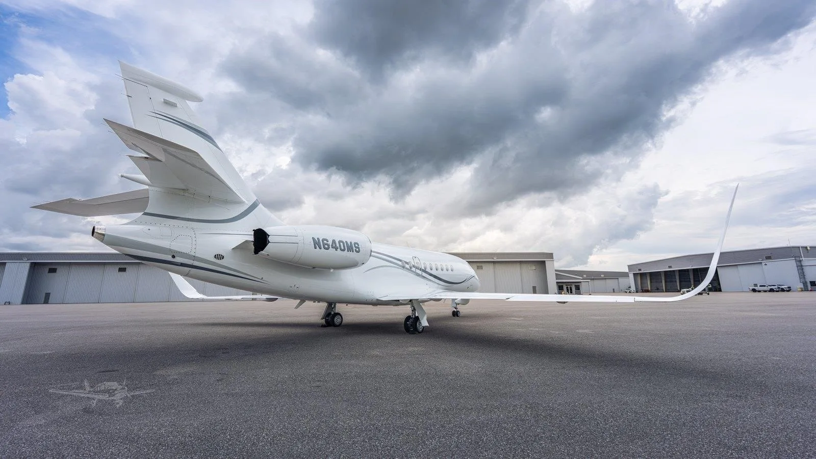 Exterior view of a 2004 DASSAULT FALCON 2000EX EASY, N640MS.
