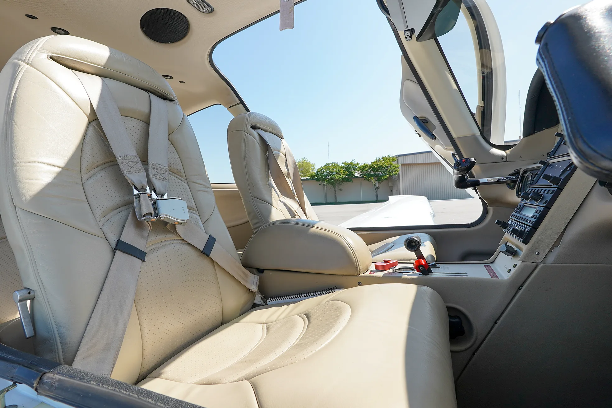 Exterior view of a 2005 Cirrus SR22 G2, N394SJ.