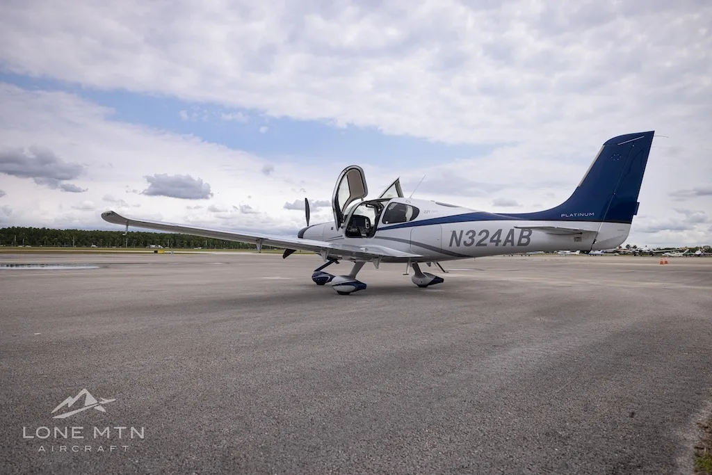 Exterior view of a 2015 Cirrus SR22T G5.