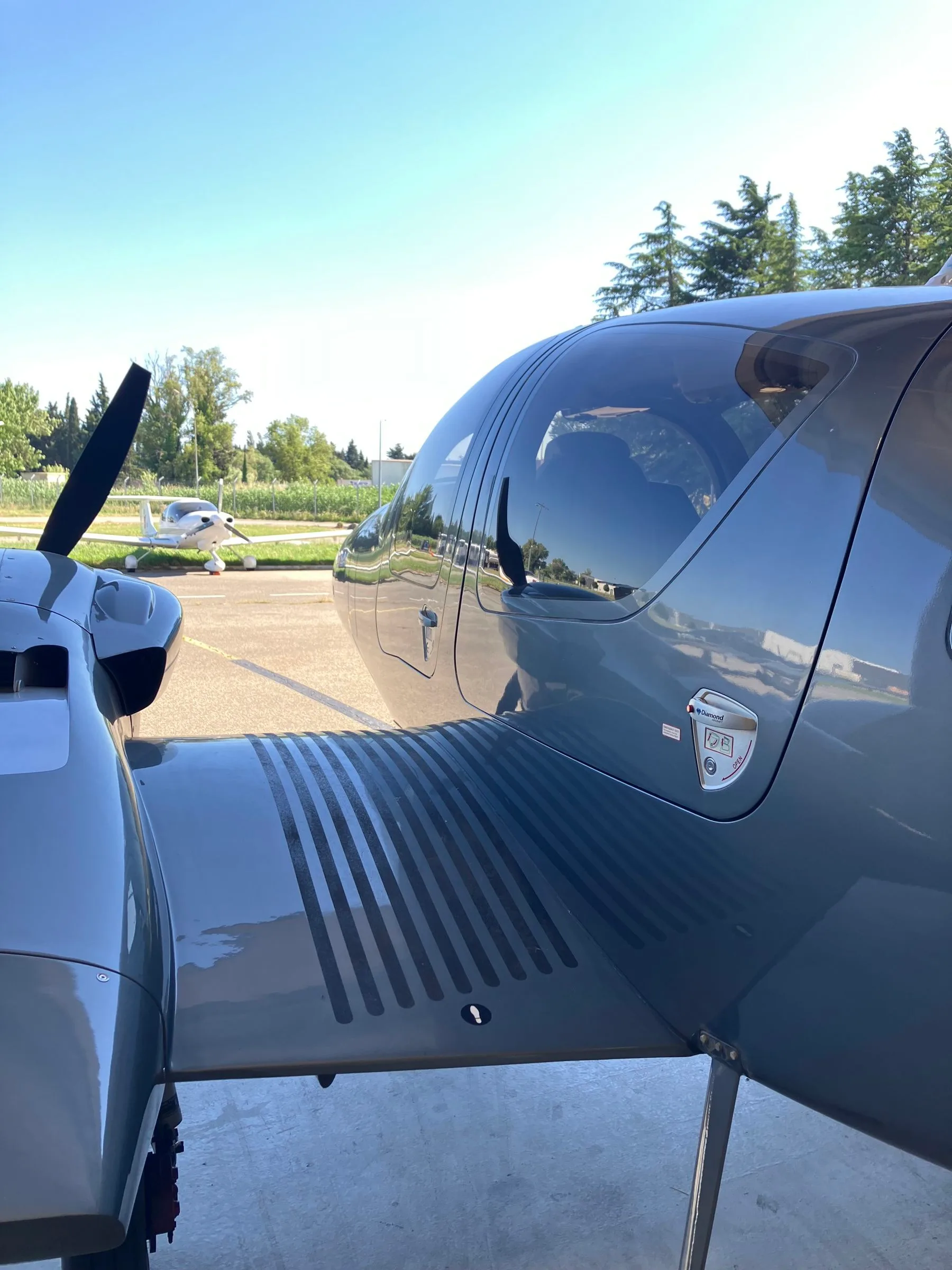 Exterior view of a 2021 Diamond DA62, F-HSCL.