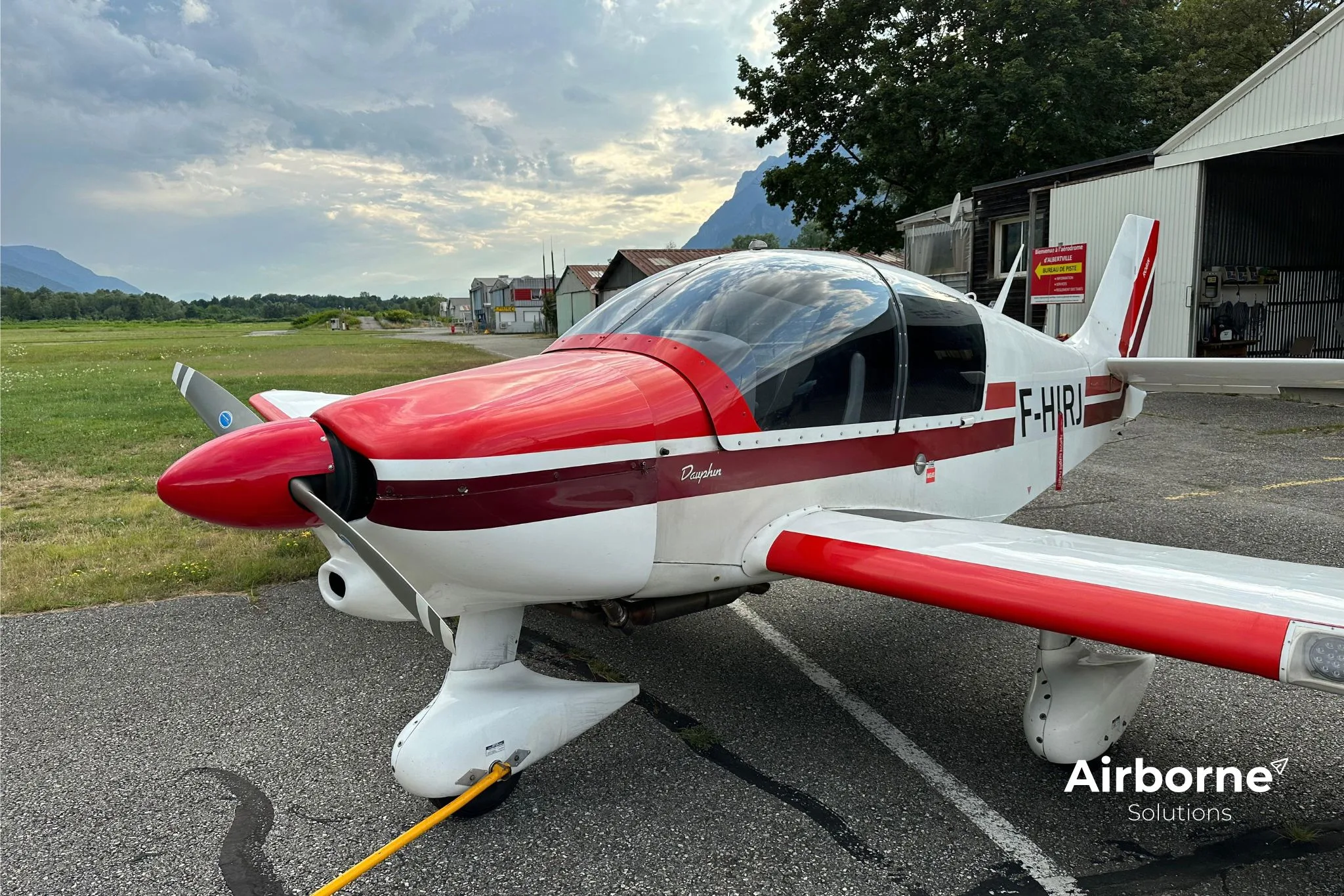 Exterior view of a 1981 Robin/ Apex DR400-120.
