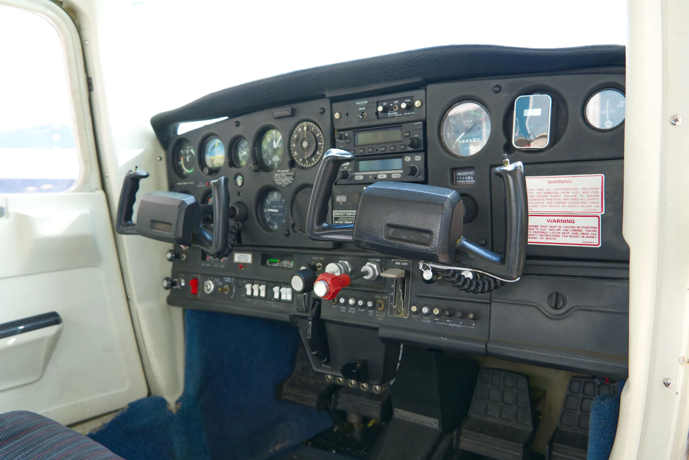 Cockpit and instrument panel of a 1986 Cessna 152.