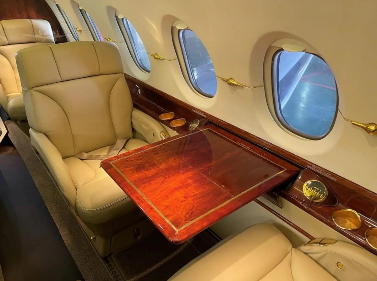 Cabin interior of a 2004 HAWKER 800XP.