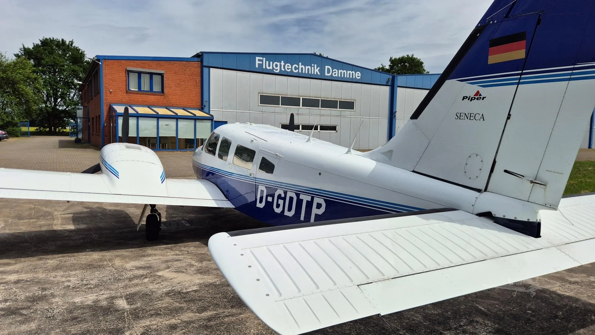 Exterior view of a 1979 PIPER SENECA II, D-GDTP.