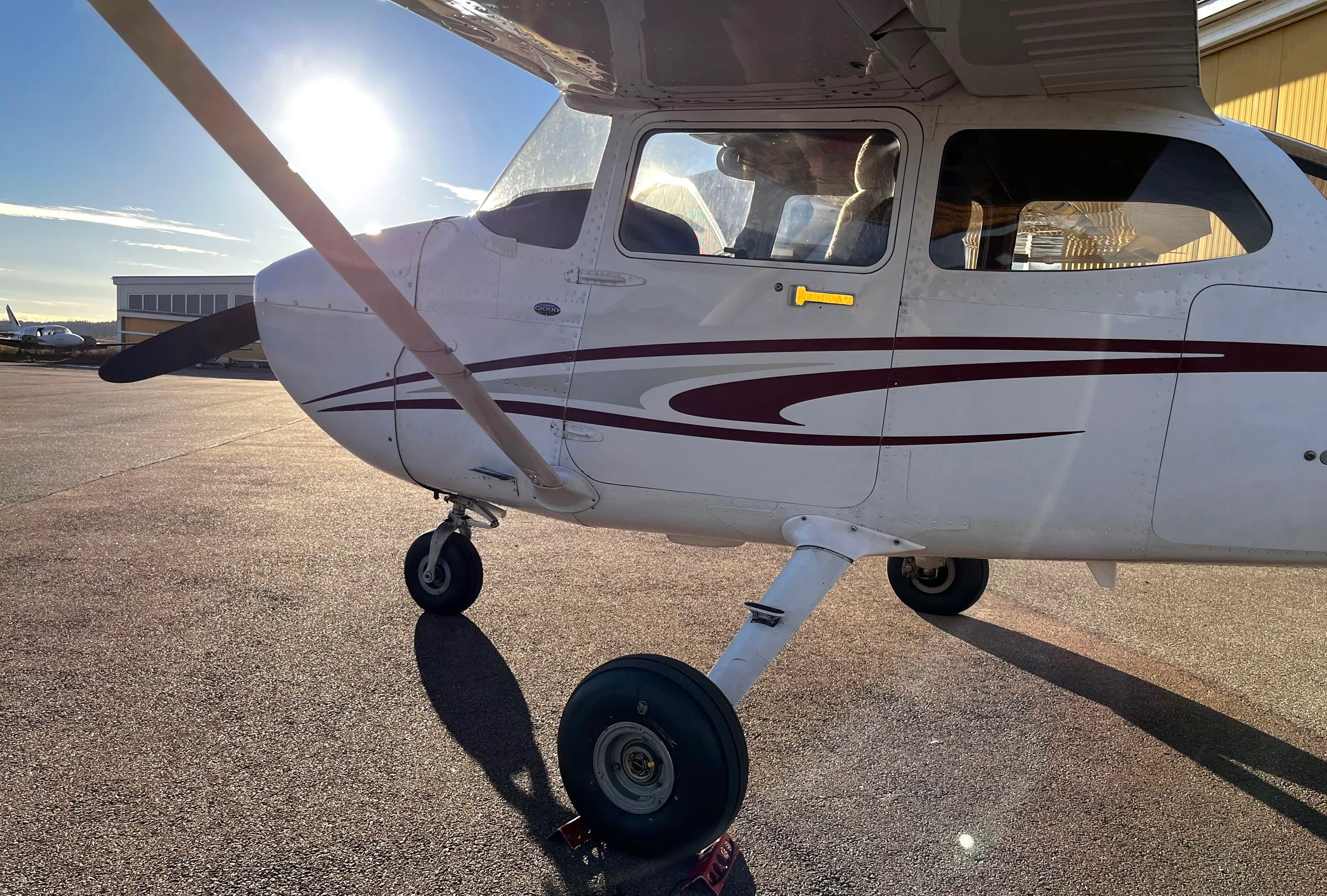 Exterior view of a 2006 Cessna 172S.
