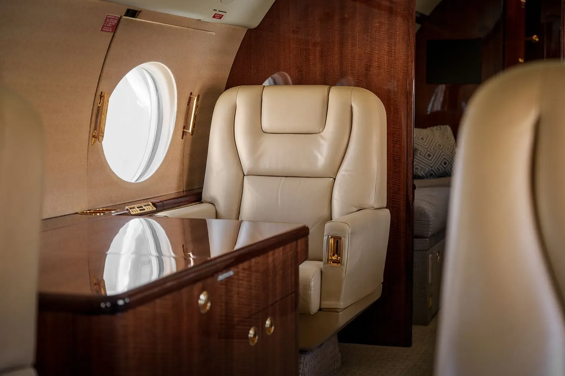Cabin interior of a 2005 Gulfstream G350.