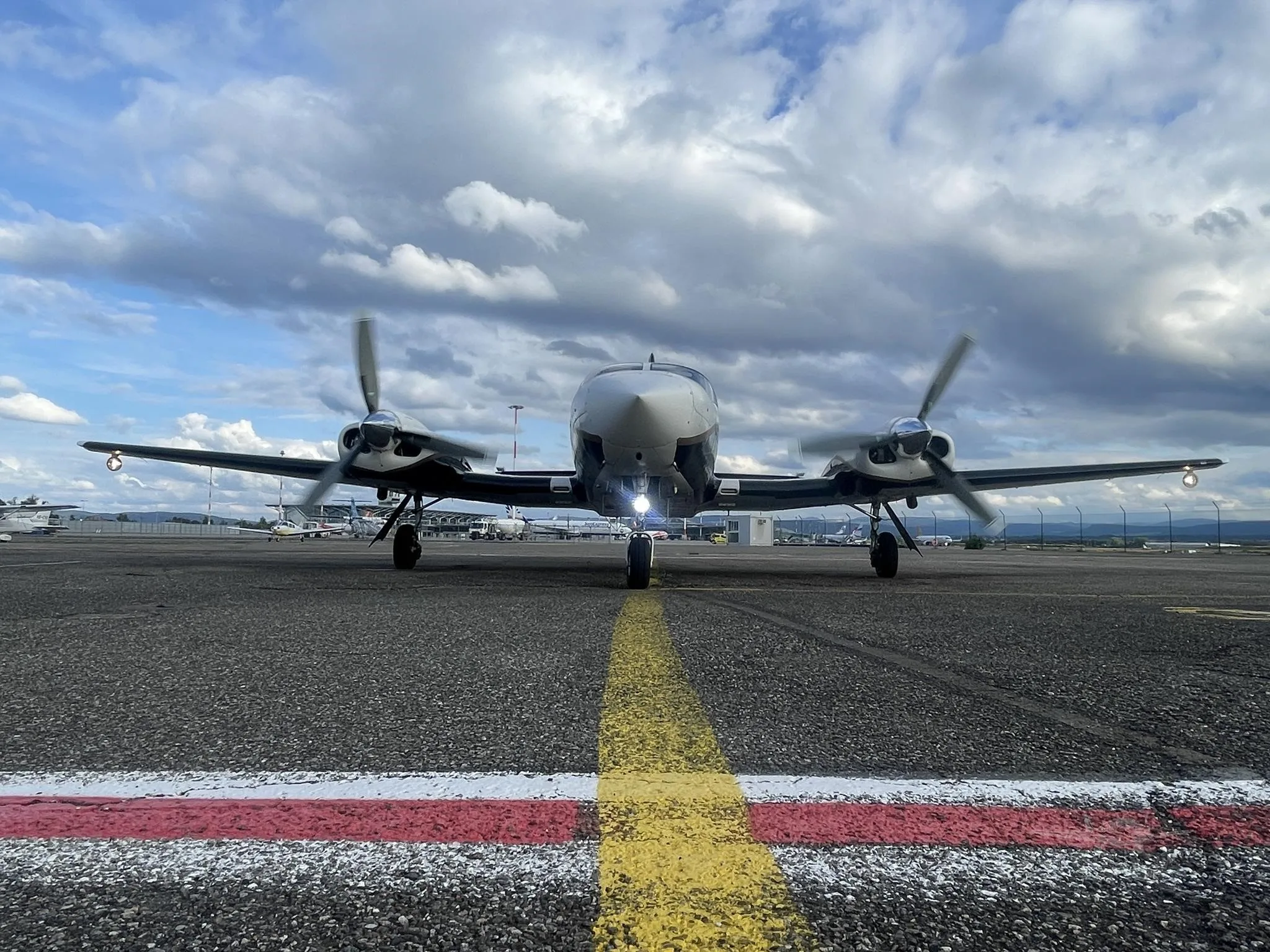 Exterior view of a 1977 CESSNA 421C, N87PP.