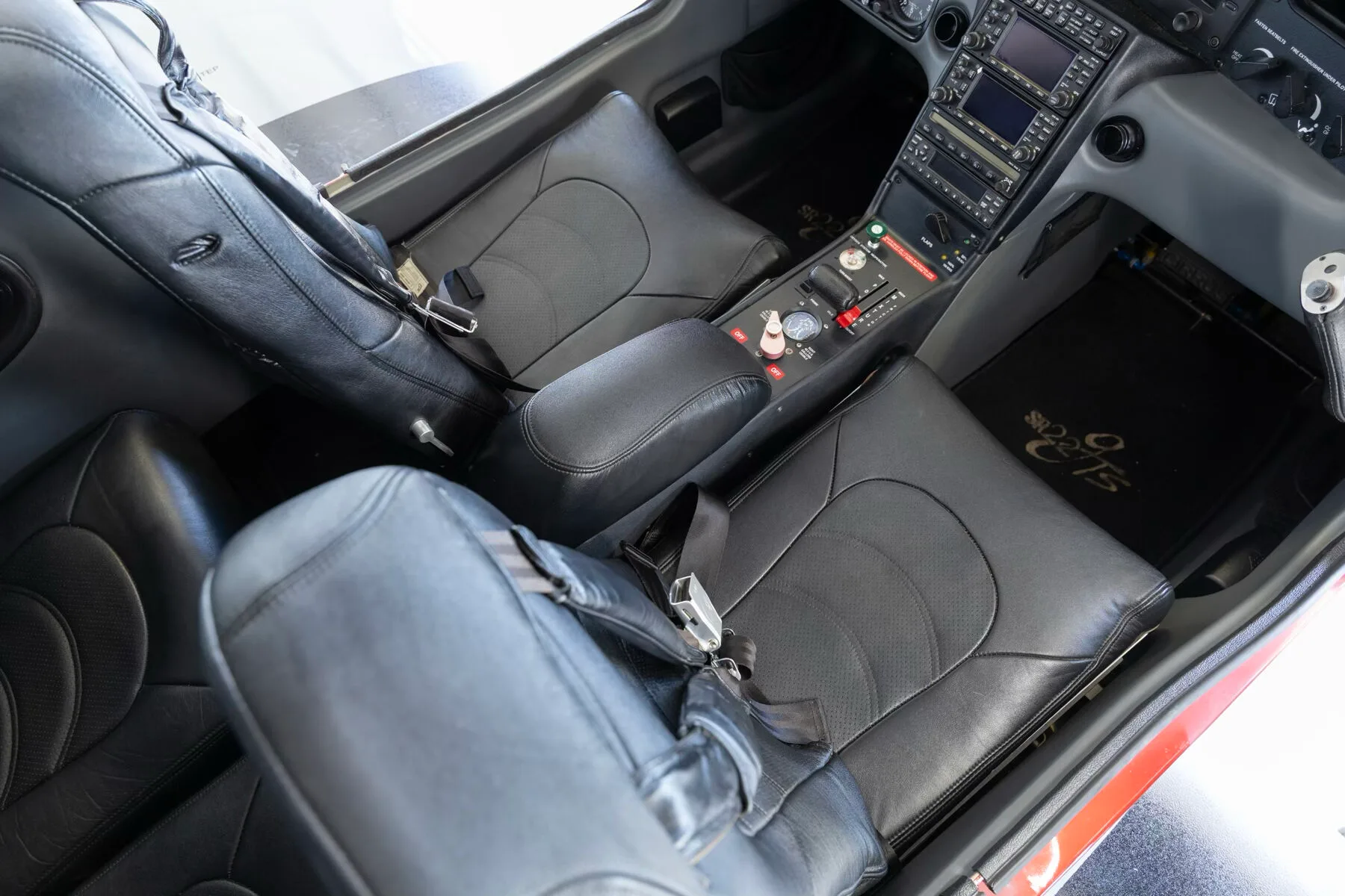 Cockpit and instrument panel of a 2005 Cirrus SR22-G2 GTS.