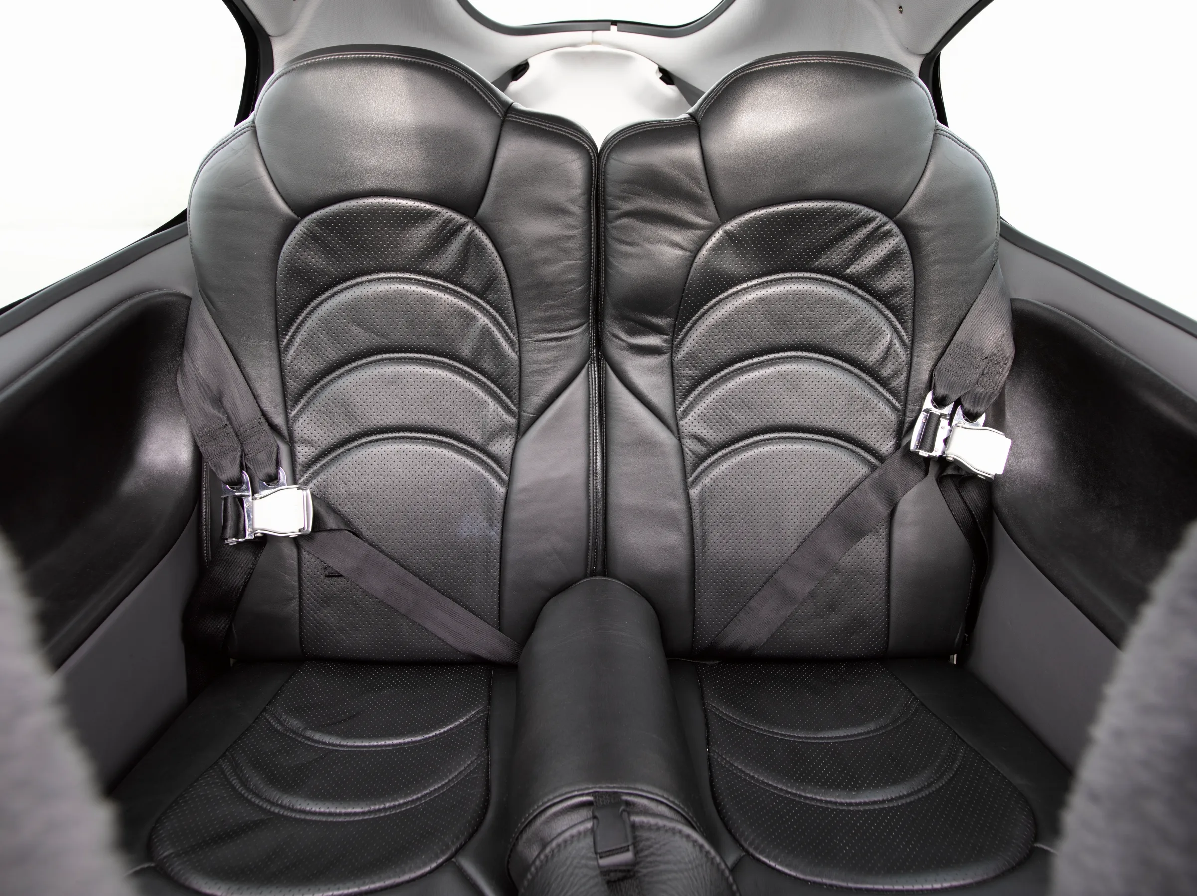 Cabin interior of a 2006 Cirrus SR22 GTS.