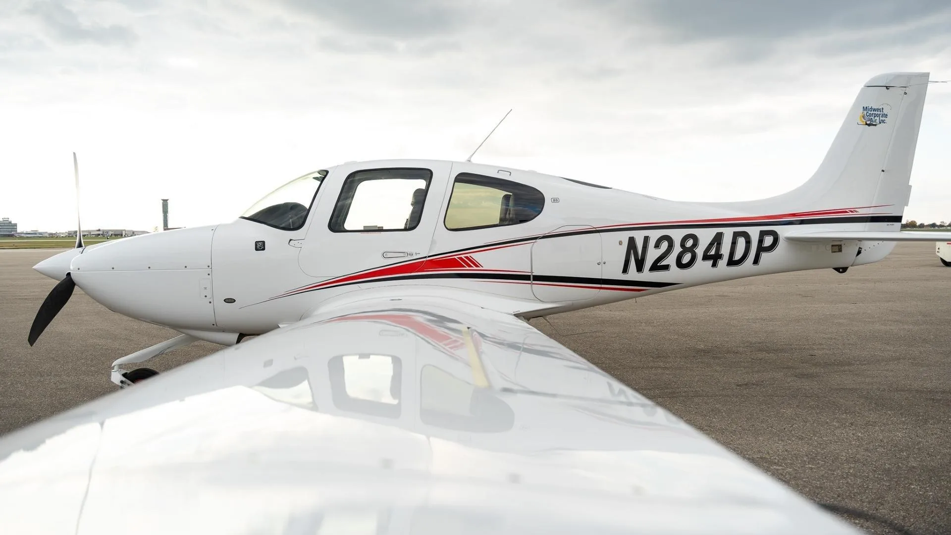 Exterior view of a 2022 CIRRUS SR20-G6, N284DP.