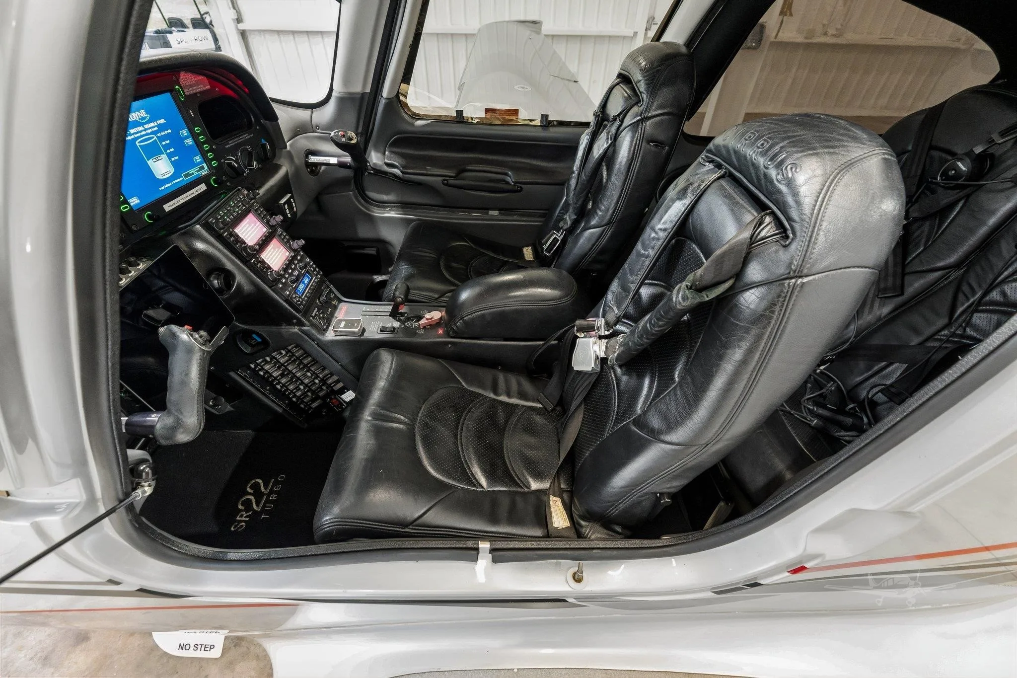 Exterior view of a 2007 CIRRUS SR22-G3 TURBO, N8765T.