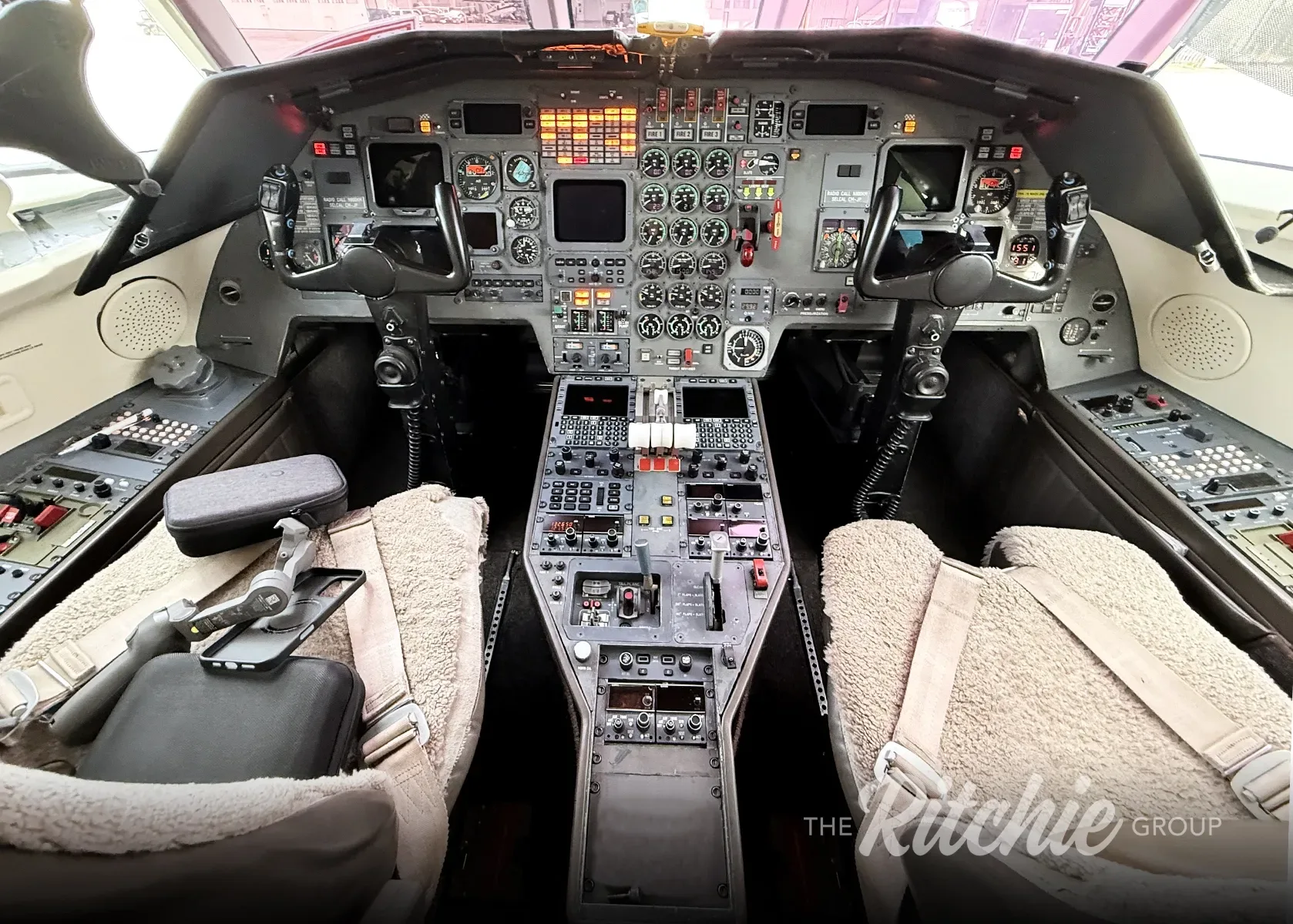 Cockpit and instrument panel of a 1993 Dassault Falcon 900B.